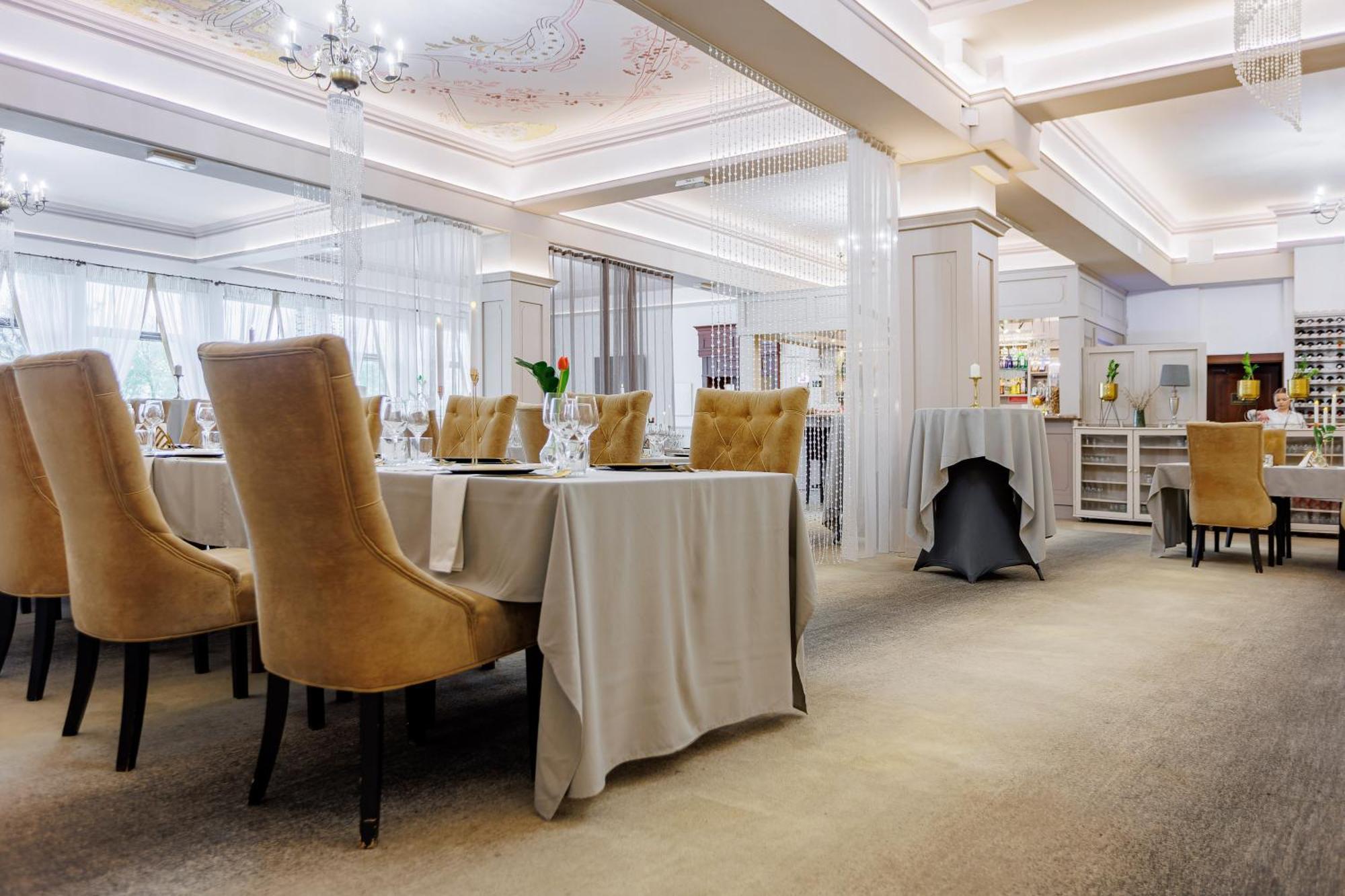 Hotel Cristal Park Dabrowa Tarnowska Exterior photo