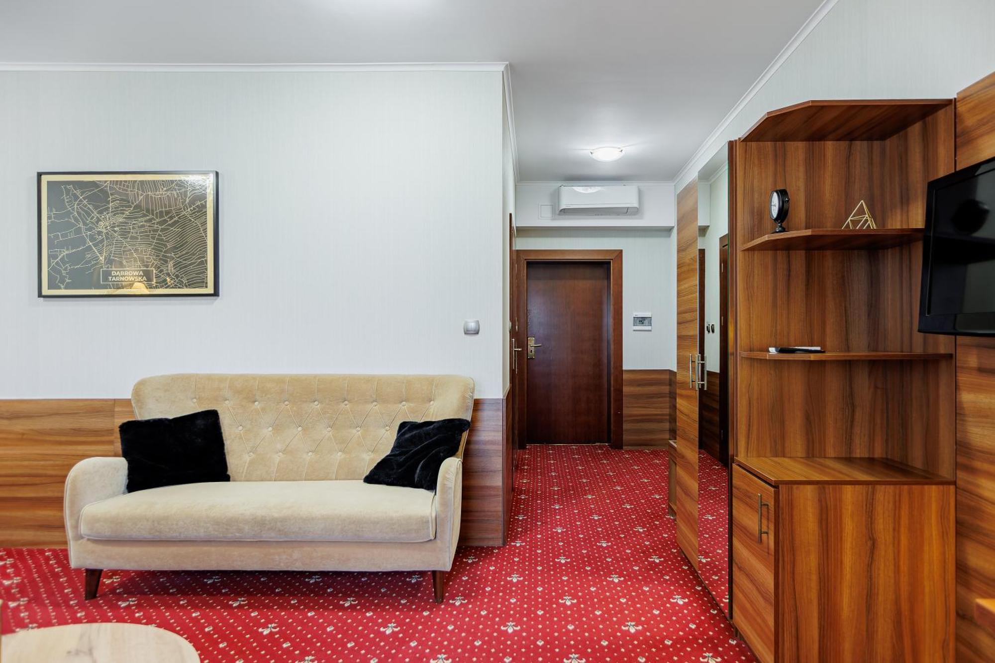 Hotel Cristal Park Dabrowa Tarnowska Exterior photo