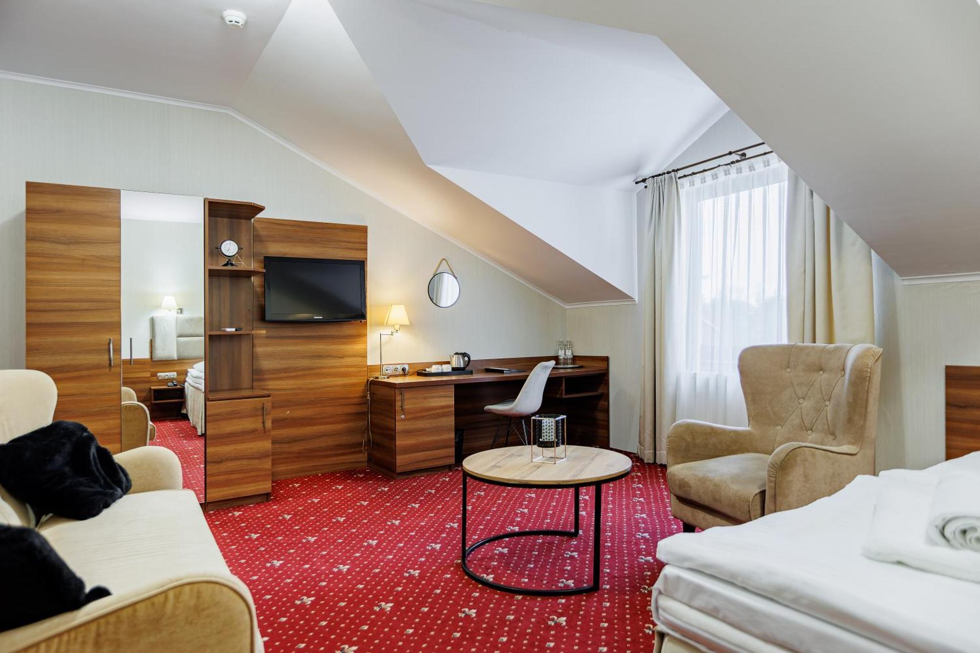 Hotel Cristal Park Dabrowa Tarnowska Exterior photo