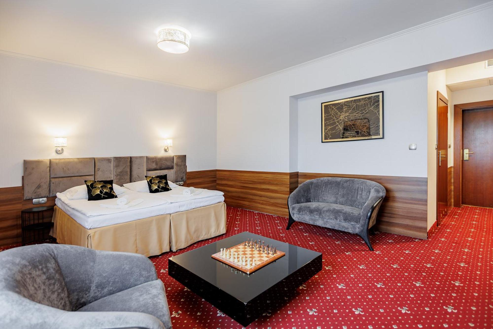 Hotel Cristal Park Dabrowa Tarnowska Exterior photo