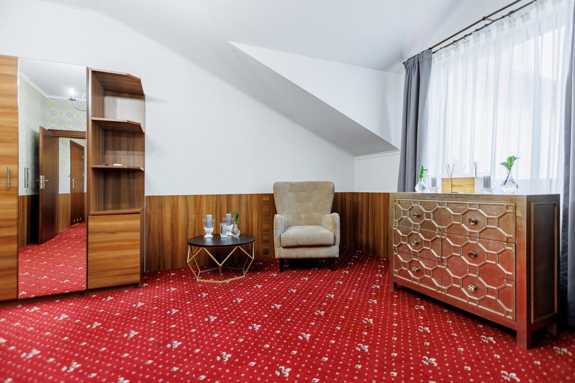 Hotel Cristal Park Dabrowa Tarnowska Exterior photo