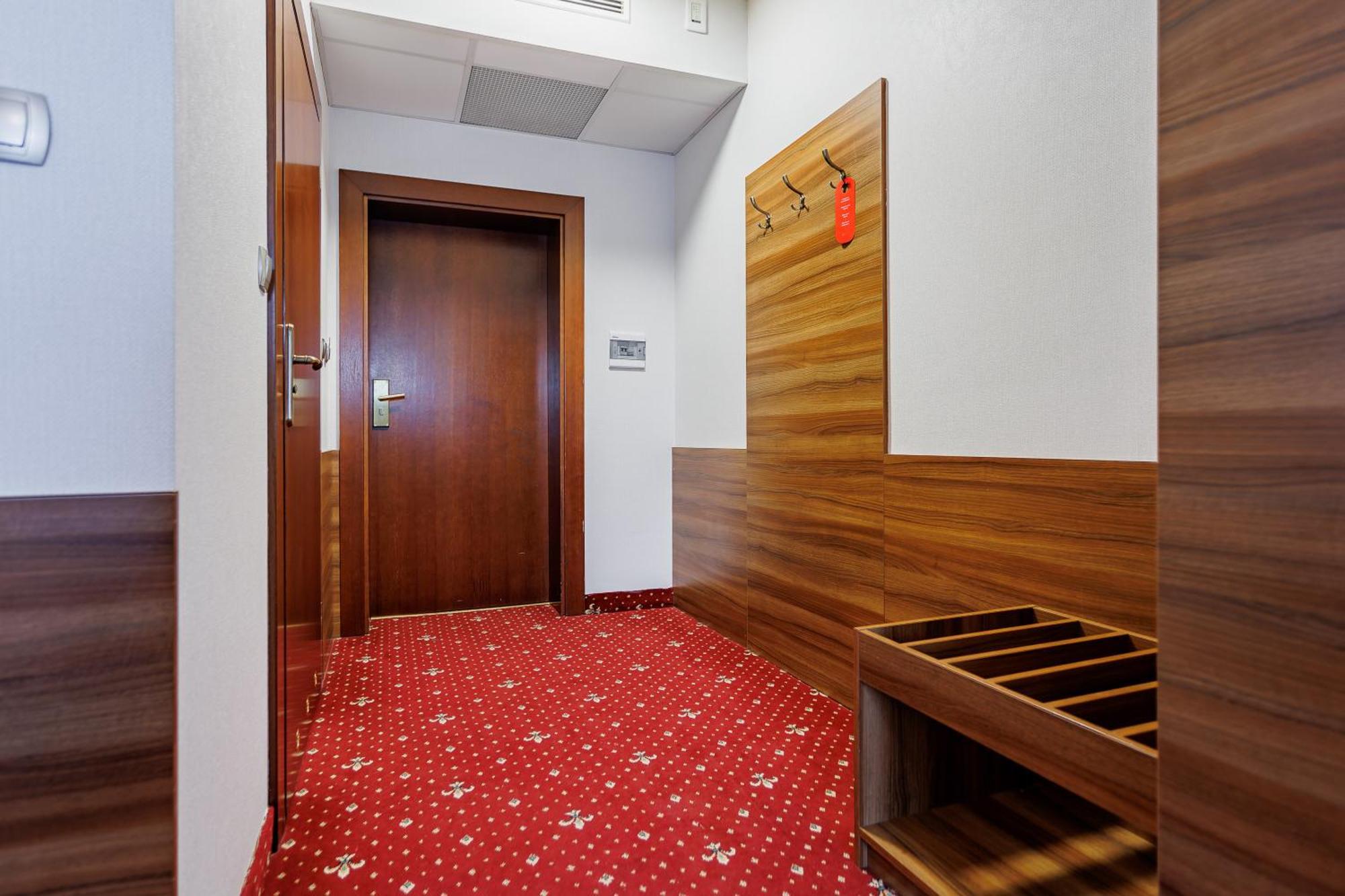 Hotel Cristal Park Dabrowa Tarnowska Exterior photo