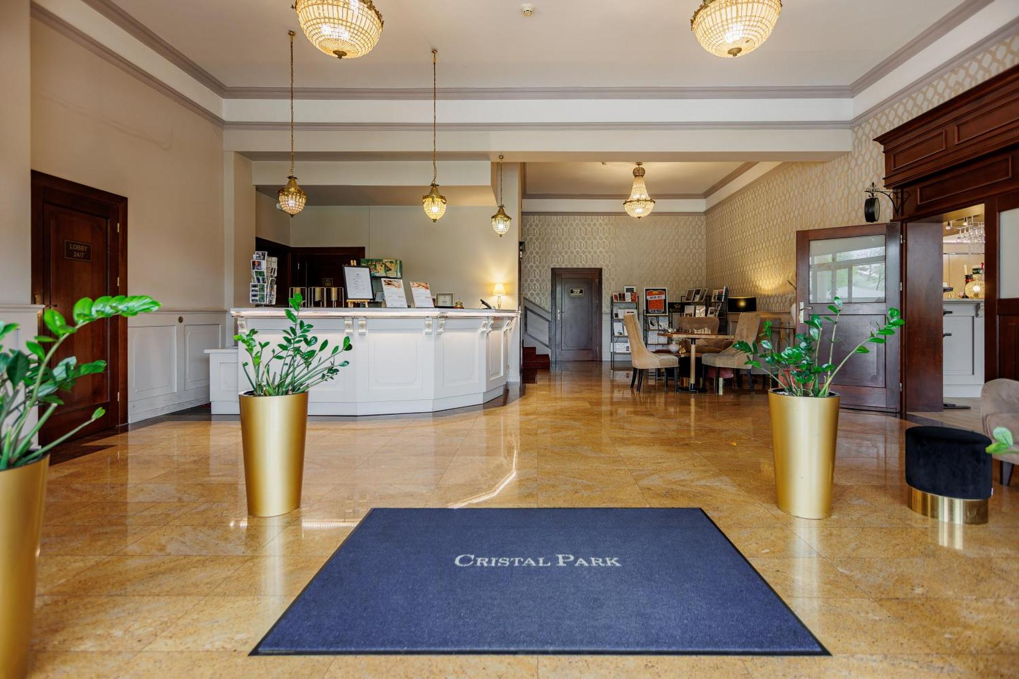 Hotel Cristal Park Dabrowa Tarnowska Exterior photo